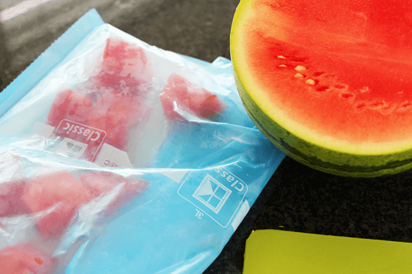 Wassermelonenwuerfel_fertig_zum_einfrieren