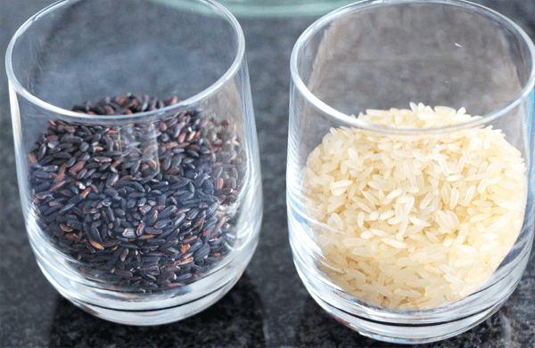 weisser und schwarzer Reis
